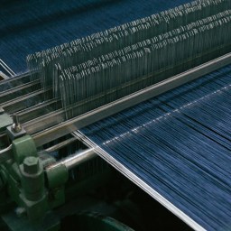 Cómo se hace un par de jeans: el tejido, el selvedge y otros (parte 4 de 6)